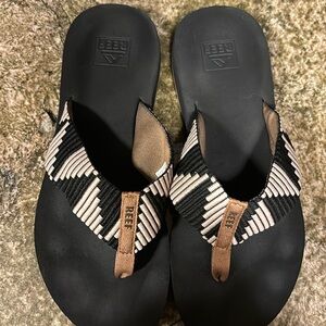 Reef women’s flip flops. Size 8 gently used